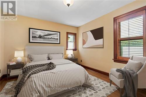 4981 Second Avenue, Niagara Falls, ON - Indoor Photo Showing Bedroom