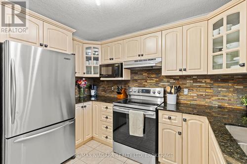 7 - 10 Stonecairn Drive, Cambridge, ON - Indoor Photo Showing Kitchen With Stainless Steel Kitchen