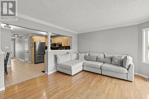 7 - 10 Stonecairn Drive, Cambridge, ON - Indoor Photo Showing Living Room