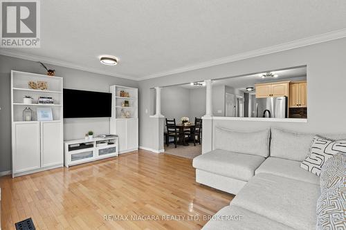 7 - 10 Stonecairn Drive, Cambridge, ON - Indoor Photo Showing Living Room