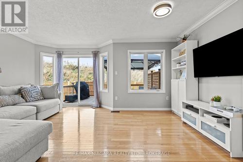 7 - 10 Stonecairn Drive, Cambridge, ON - Indoor Photo Showing Living Room