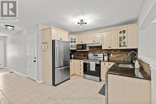 7 - 10 Stonecairn Drive, Cambridge, ON - Indoor Photo Showing Kitchen With Stainless Steel Kitchen