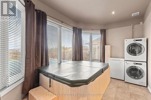 32 Manley Crescent, Thorold (558 - Confederation Heights), ON - Indoor Photo Showing Laundry Room