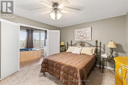 32 Manley Crescent, Thorold (558 - Confederation Heights), ON - Indoor Photo Showing Bedroom