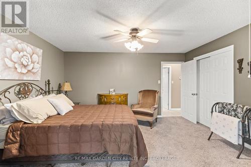 32 Manley Crescent, Thorold (558 - Confederation Heights), ON - Indoor Photo Showing Bedroom