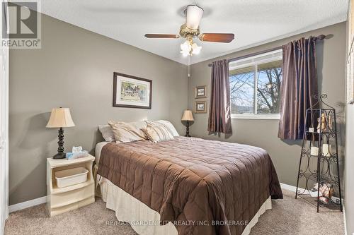 32 Manley Crescent, Thorold (558 - Confederation Heights), ON - Indoor Photo Showing Bedroom