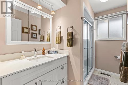 32 Manley Crescent, Thorold (558 - Confederation Heights), ON - Indoor Photo Showing Bathroom