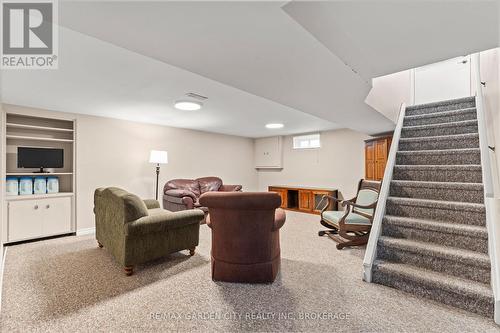 32 Manley Crescent, Thorold (558 - Confederation Heights), ON - Indoor Photo Showing Other Room