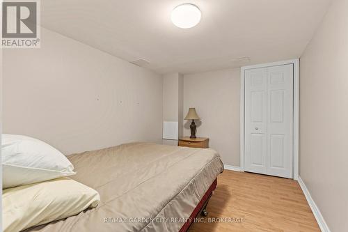 32 Manley Crescent, Thorold (558 - Confederation Heights), ON - Indoor Photo Showing Bedroom