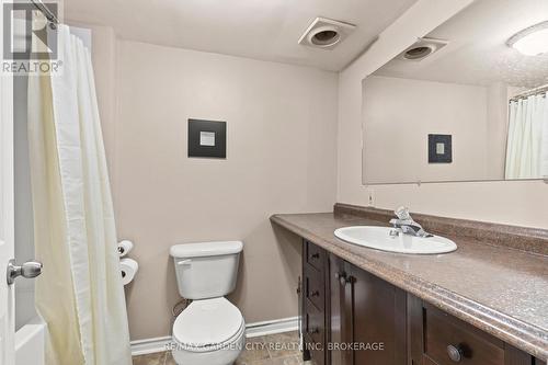 32 Manley Crescent, Thorold (558 - Confederation Heights), ON - Indoor Photo Showing Bathroom