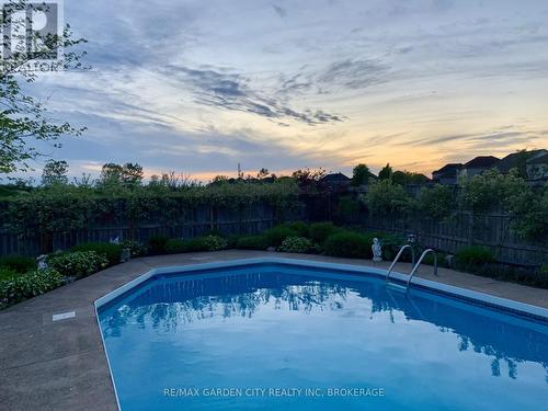 32 Manley Crescent, Thorold (558 - Confederation Heights), ON - Outdoor With In Ground Pool