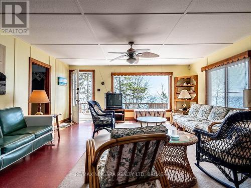 10209 Camelot Drive, Wainfleet (Lakeshore), ON - Indoor Photo Showing Living Room