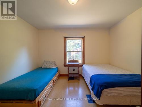 10209 Camelot Drive, Wainfleet (Lakeshore), ON - Indoor Photo Showing Bedroom