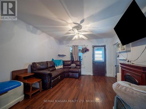 45 Wellington Street N, Thorold, ON - Indoor Photo Showing Living Room With Fireplace