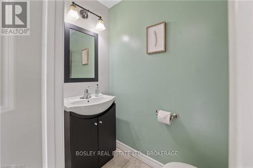 35 - 242 Lakeport Road, St. Catharines, ON - Indoor Photo Showing Bathroom