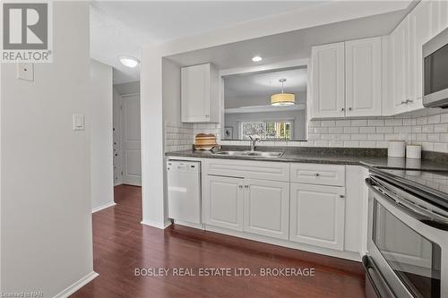 35 - 242 Lakeport Road, St. Catharines, ON - Indoor Photo Showing Kitchen With Double Sink