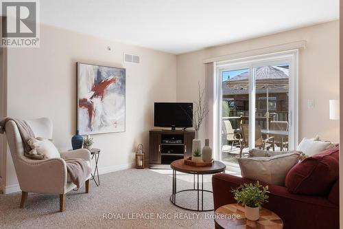 4 Avery Crescent, St. Catharines (456 - Oakdale), ON - Indoor Photo Showing Living Room