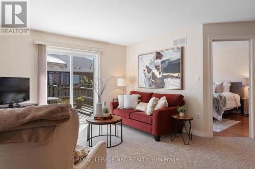 4 Avery Crescent, St. Catharines (456 - Oakdale), ON - Indoor Photo Showing Living Room