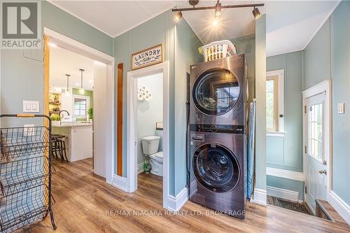 7967 Booth Street, Niagara Falls, ON - Indoor Photo Showing Laundry Room