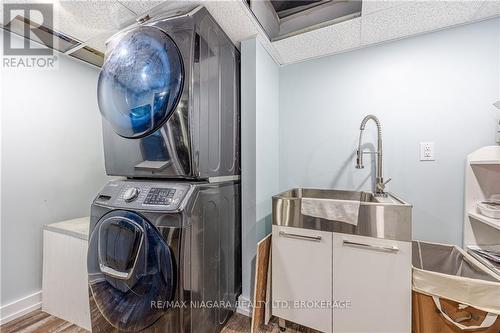 7967 Booth Street, Niagara Falls, ON - Indoor Photo Showing Laundry Room