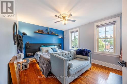 7967 Booth Street, Niagara Falls, ON - Indoor Photo Showing Bedroom