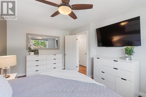 14 Laguna Crescent, St. Catharines (441 - Bunting/Linwell), ON - Indoor Photo Showing Bedroom