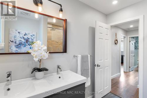 14 Laguna Crescent, St. Catharines (441 - Bunting/Linwell), ON - Indoor Photo Showing Bathroom