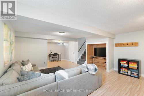 14 Laguna Crescent, St. Catharines (441 - Bunting/Linwell), ON - Indoor Photo Showing Living Room