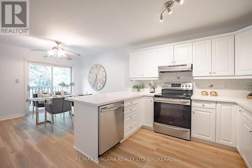 122 Welland Road, Pelham (Fonthill), ON - Indoor Photo Showing Kitchen