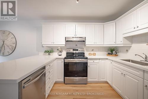 122 Welland Road, Pelham (Fonthill), ON - Indoor Photo Showing Kitchen