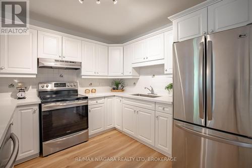 122 Welland Road, Pelham (Fonthill), ON - Indoor Photo Showing Kitchen