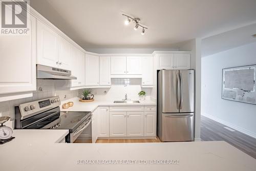 122 Welland Road, Pelham (Fonthill), ON - Indoor Photo Showing Kitchen