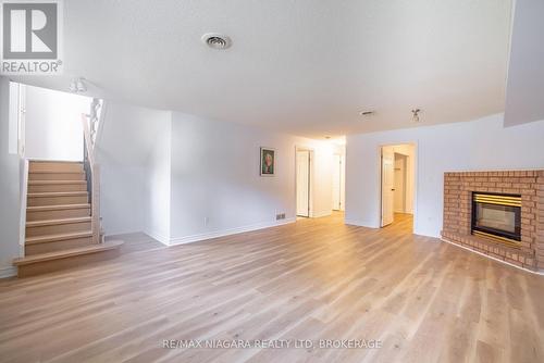 122 Welland Road, Pelham (Fonthill), ON - Indoor Photo Showing Living Room With Fireplace