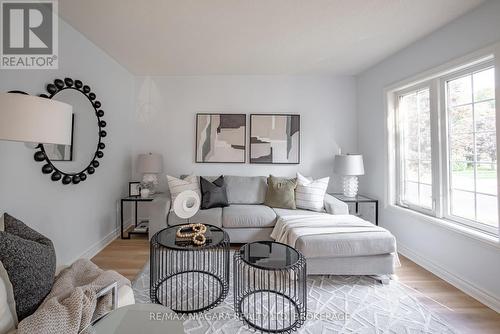 122 Welland Road, Pelham (Fonthill), ON - Indoor Photo Showing Living Room