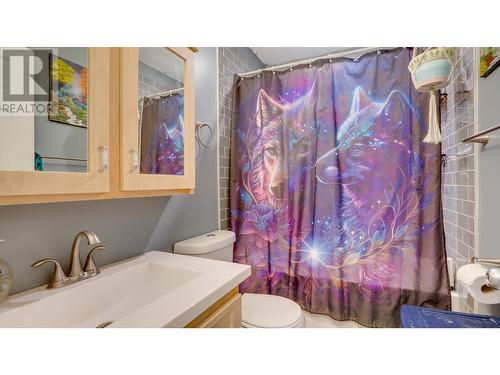 1707 45 Street, Vernon, BC - Indoor Photo Showing Bathroom