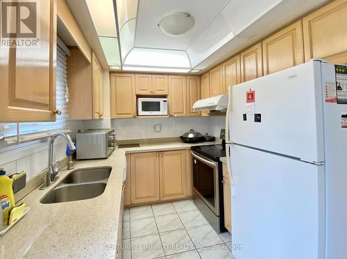 77 Ambercroft Boulevard, Toronto (Steeles), ON - Indoor Photo Showing Kitchen With Double Sink