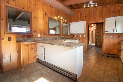 4902 Lakeshore Road, Kelowna, BC - Indoor Photo Showing Kitchen