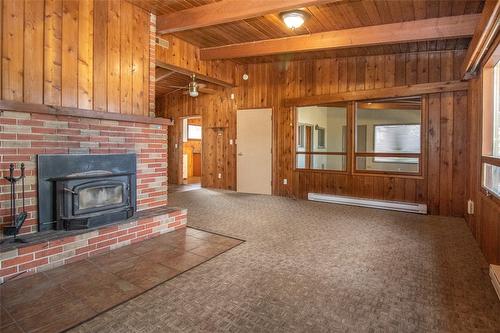 4902 Lakeshore Road, Kelowna, BC - Indoor Photo Showing Living Room With Fireplace