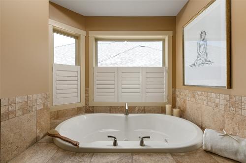 1958 Hidden Lake Place, Kelowna, BC - Indoor Photo Showing Bathroom