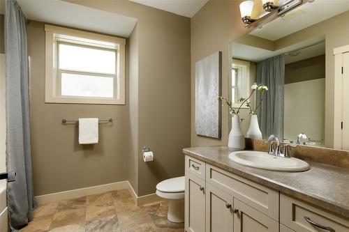 1958 Hidden Lake Place, Kelowna, BC - Indoor Photo Showing Bathroom