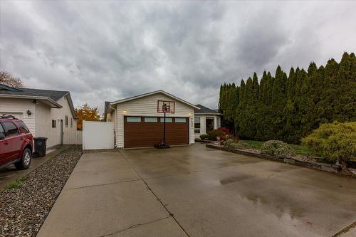 3430 Silverberry Road, Kelowna, BC - Outdoor