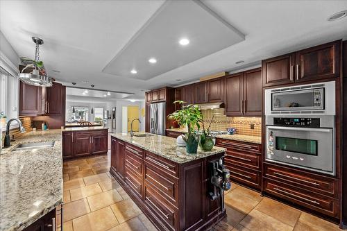 3430 Silverberry Road, Kelowna, BC - Indoor Photo Showing Kitchen With Upgraded Kitchen