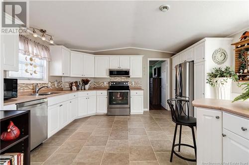 18 Aspenwood Street, Moncton, NB - Indoor Photo Showing Kitchen