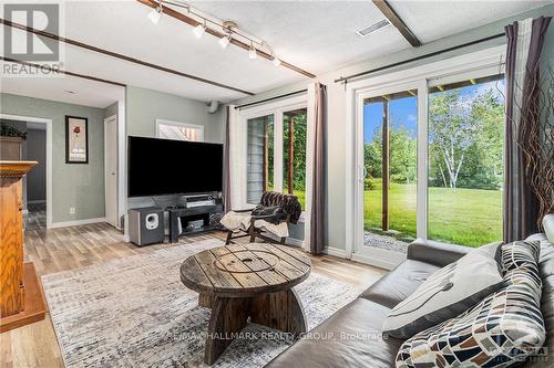 5055 Loggers Way, Ottawa, ON - Indoor Photo Showing Living Room