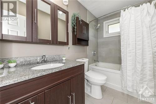 25 Oakview Avenue, Meadowlands - Crestview And Area (7302 - Meadowlands/Crestview), ON - Indoor Photo Showing Bathroom