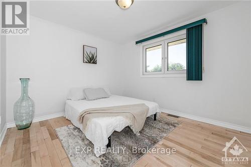 25 Oakview Avenue, Ottawa, ON - Indoor Photo Showing Bedroom