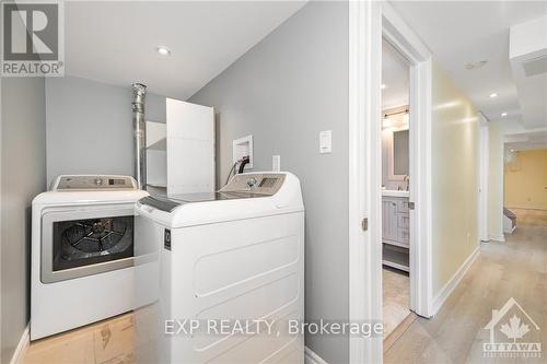 25 Oakview Avenue, Ottawa, ON - Indoor Photo Showing Laundry Room