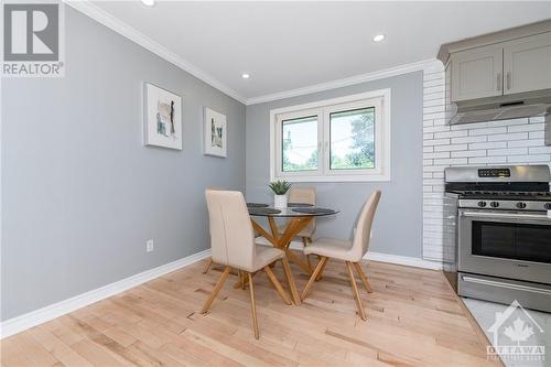 25 Oakview Avenue, Meadowlands - Crestview And Area (7302 - Meadowlands/Crestview), ON - Indoor Photo Showing Dining Room