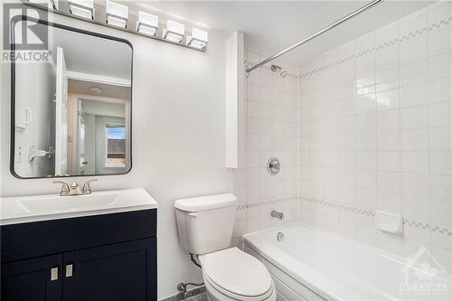 949 North River Road Unit#Ph4, Ottawa, ON - Indoor Photo Showing Bathroom