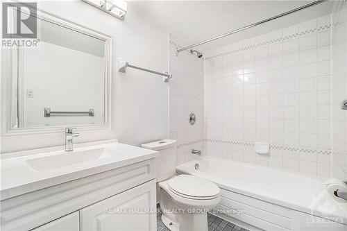 Ph4 - 939 North River Road, Ottawa, ON - Indoor Photo Showing Bathroom